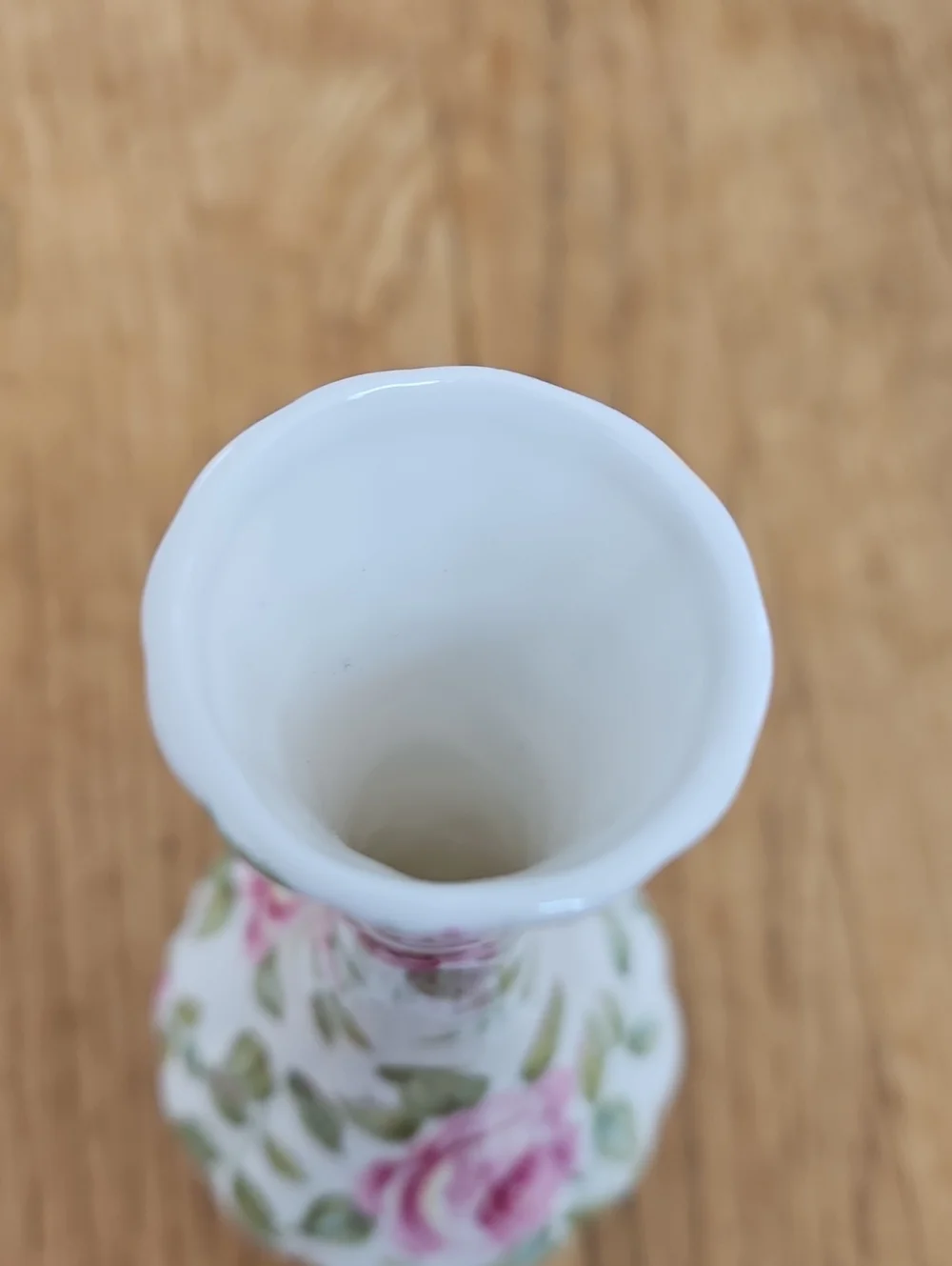 Rosina-Queens Cottage Rose Bud Vase